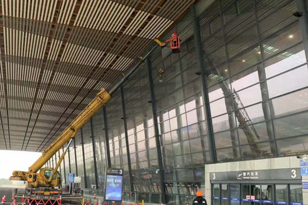 下陆玻璃幕墙维护和保养